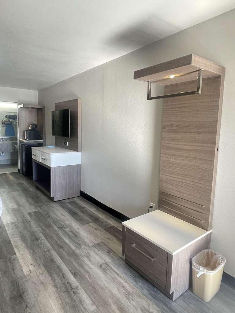Western Sunland Park 3*